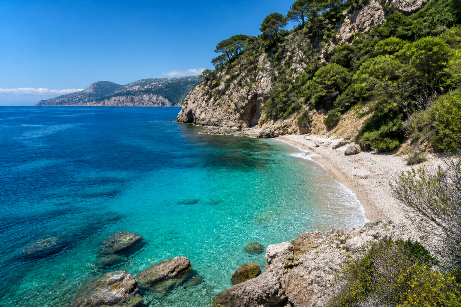 Plage des pissarelles joyau sauvage de la french riviera